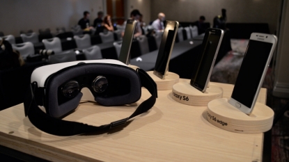 Samsung, Oculus launch consumer Gear VR for Dollars 99