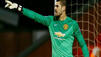 Sevilla keeper stocks full as they dismiss interest in Man Utd’s Valdes