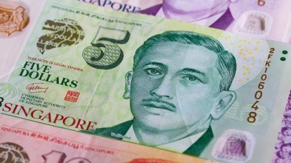 ﻿﻿Singapore eases monetary policy with currency to appreciate slower