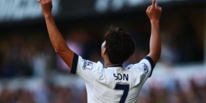 Son shines for Spurs as Pardew criticises Zaha