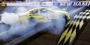 Sprint Cup | Harvick’s gas gaffe allows Kenseth to advance in Chase