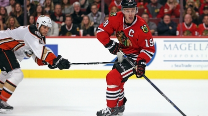 Toews Goal Lifts Blackhawks to 1-0 Win Over Ducks