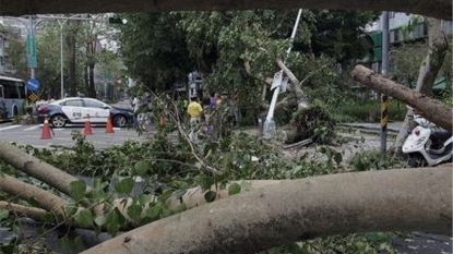 Typhoon Dujuan Kills Two, Injures Over 300 in Taiwan