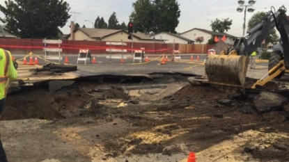 Union City sinkhole closes intersection