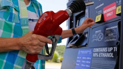 United States consumer prices fall on cheaper gasoline