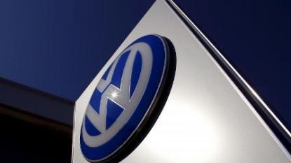 VW slumps to Q3 loss on emissions scandal