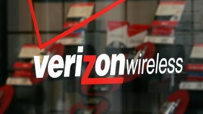 Verizon follows AT&T, asks FCC to let it enable Wi-Fi calling