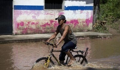 Web cams stream as Hurricane Patricia makes landfall in Mexico