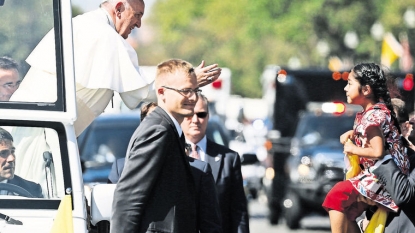 Wonderful: SEE How 5-Year-Old Girl Surprised Pope Francis