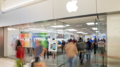 Apple’s First Store in Singapore is Powered by the Sun