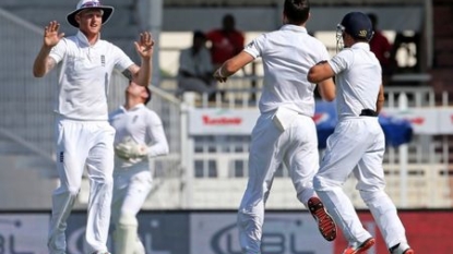 England remove Pakistan openers in third Test