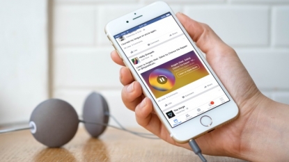 Facebook for iPhone adds Apple Music and Spotify song previews