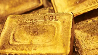 Gold prices fall as greenback rebounds