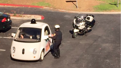 Police pull over Google self-driving auto