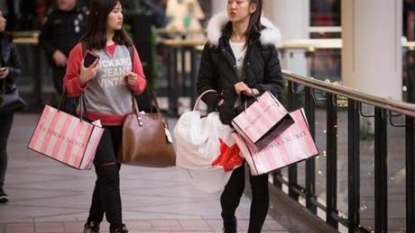 Shoppers Camp Out Waiting For Best Buy Black Friday Deals