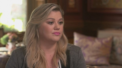 Kelly Clarkson Gets ‘IVs & Fluids’ To Combat Pregnancy Sickness