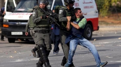 Knife Attack on Israeli Soldier, Palestinian Assailant Killed