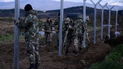 Macedonia erects fence on Greek border to control migrant flow