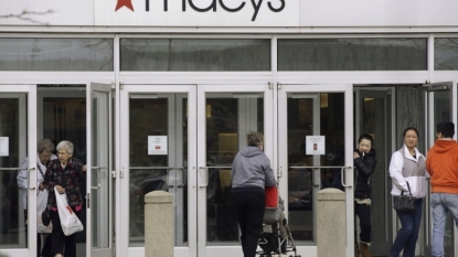 Macy’s Sales Trail Estimates Amid Sluggish Demand for Apparel