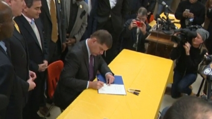 Mayor Walsh signs ban on replica handguns