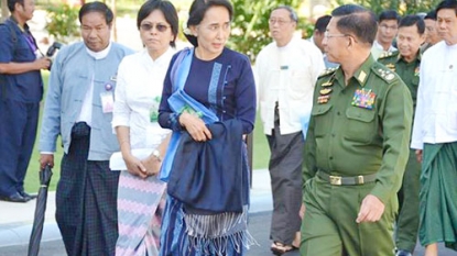 Suu Kyi returns to Myanmar parliament