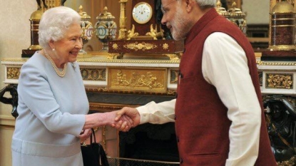 Narendra Modi presents photographs and memoirs to Queen of Britain