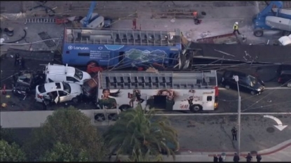 Open-air tour bus crashes in San Francisco injuring 19 people