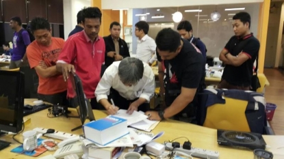 Police raid Malaysiakini, The Star offices