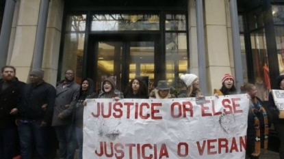 Some Stores Temporarily Shut Down by Black Friday Protesters in Chicago