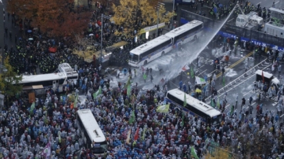 Tens of Thousands People March in South Korea Anti-Government Protest