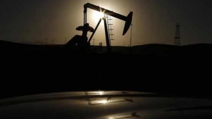 IEA says oil glut could worsen through 2016