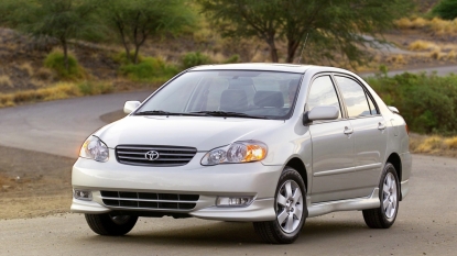 Toyota recalls 1.6m vehicles over airbags