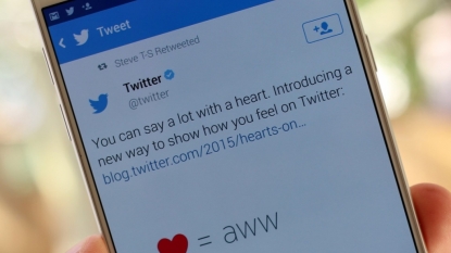 Twitter replaces stars with hearts, ‘favorites’ with ‘likes’