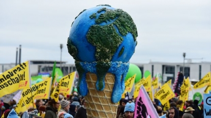 Tens of thousands join London climate change march