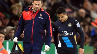 Alexis Sanchez and Santi Cazorla ruled out of crunch game