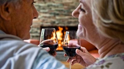 Moderate drinking may cut death risk in early Alzheimer’s