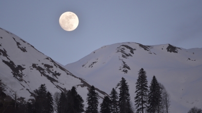 NASA releases rare image of lunar “Earthrise”