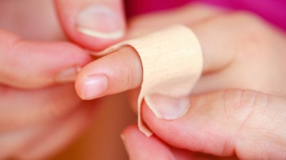 New bandage senses temperature, delivers medicine