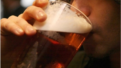 Moderate drinking may reduce death risk in early Alzheimer’s