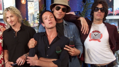 Rocker Scott Weiland dies in Bloomington while on tour, statement says