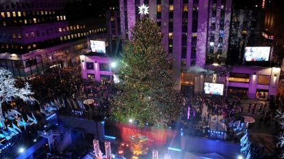 Thousands gather for NYC Rockefeller Center Christmas tree lighting amid