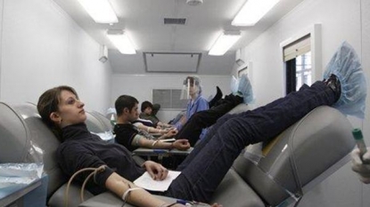 US FDA overturns 30-year ban on blood donations by gay men