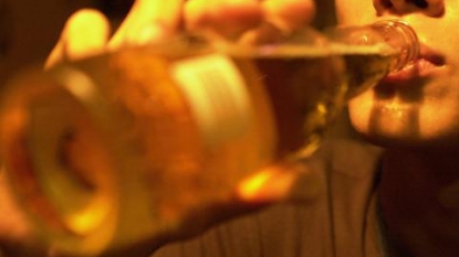 Alcohol drinking limits cut on health grounds