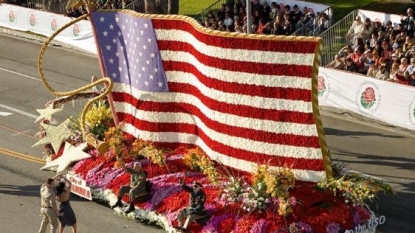 Rose Parade kicks off under sunny Pasadena skies