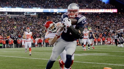 NFL Latest: Score close, but Pats look to be in control