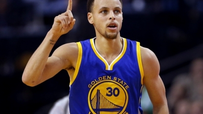 Curry has 51, hits 3-pointer in record 128th straight game