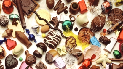 Eating chocolate improves brain function, study says