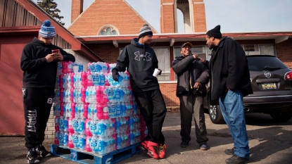 Flint mayor announces suspension of water bills