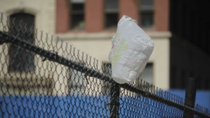 NYC lawmakers approve 5-cent plastic bag charge