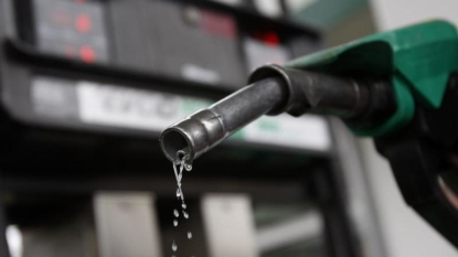 Oil prices plummet as United States oil stocks hit fresh record high